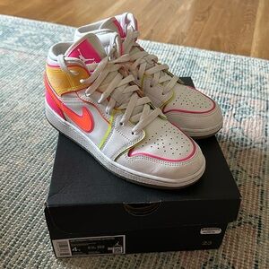 Youth Air Jordan 1 Mid-Edge Glow Size 4Y